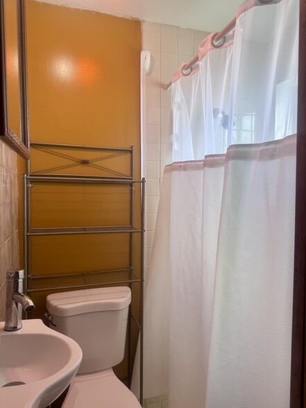 Building Photo - 6560 Grant Ct