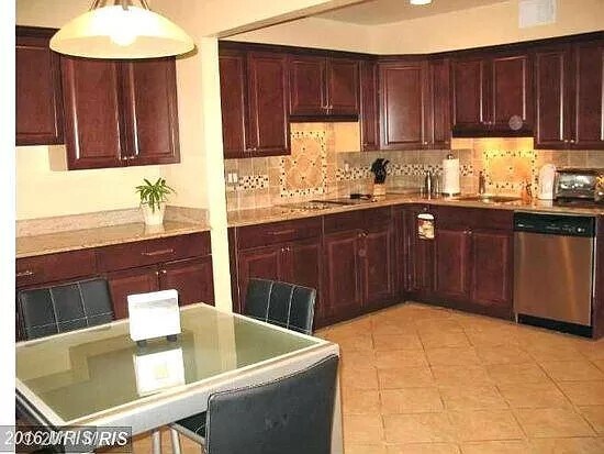 Building Photo - 10 Poinsettia Ct