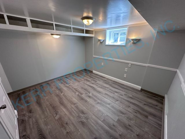 Building Photo - Charming Portland Retreat: 3-Bed, 2-Bath Home with Hardwood Floors & Cozy Fireplace!