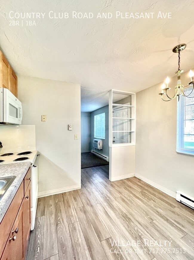 Building Photo - Roomy, remodeled 2-bed w/ on-site laundry ...