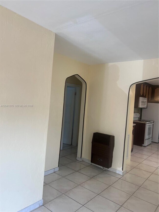Building Photo - 11108 Peachtree Dr