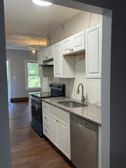 Building Photo - 461 Aiken Ave