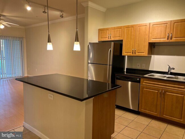 Building Photo - 12905 Centre Park Cir