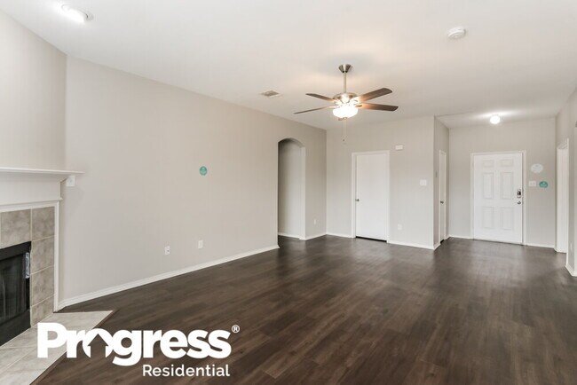 Building Photo - 302 Shadow Bend Cir