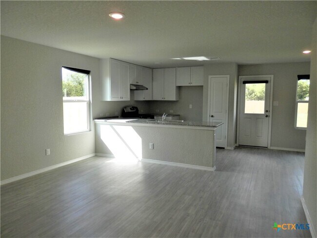 Building Photo - 570 Blue Stem Rd