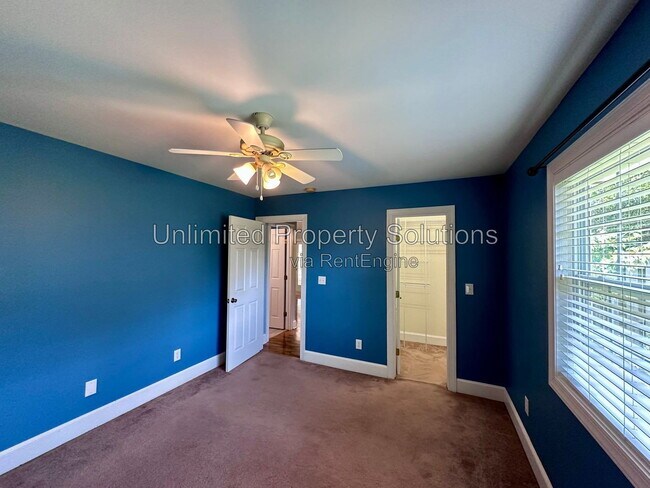 Building Photo - 23 Creekstone Ln