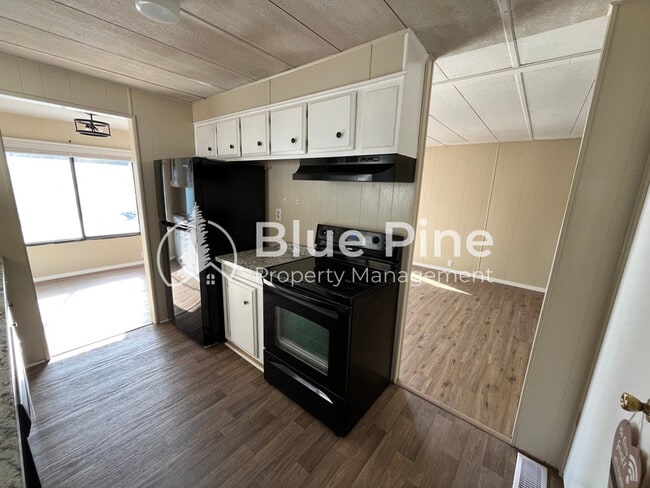 Building Photo - 925 Wilson Ave