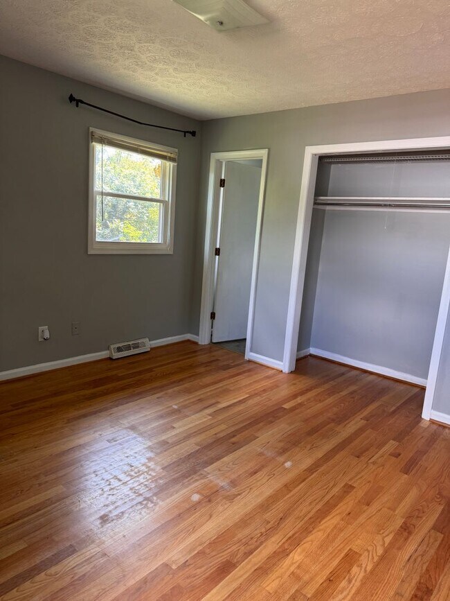 Building Photo - 104 Westburg Dr