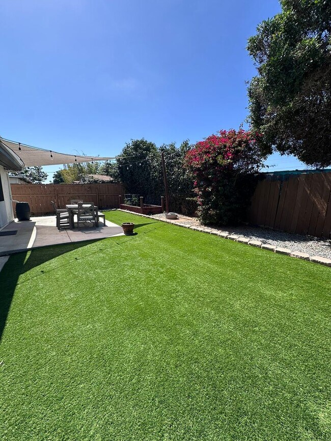 Building Photo - Open Floor Plan in this Stunning 3 bedroom 2 bath home in Imperial Beach!