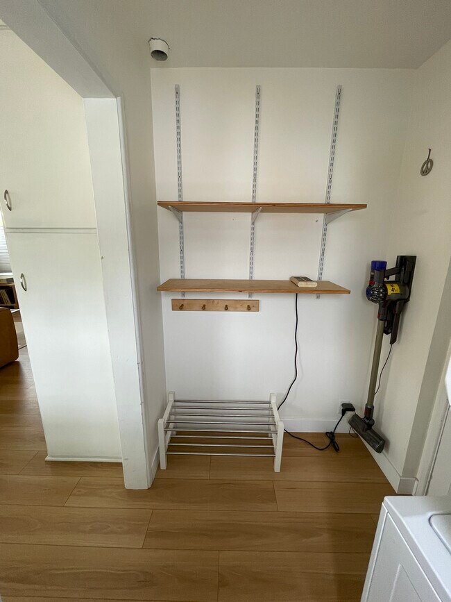 Building Photo - 521 Arcade Dr