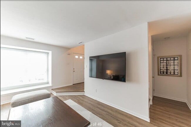 Building Photo - 5002 Shannon Ct