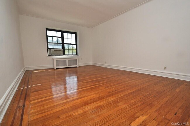 Building Photo - 105 Garth Rd