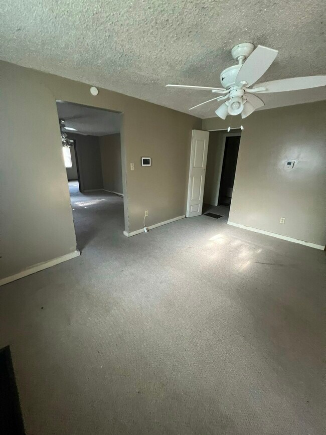 Building Photo - 403 E Division St