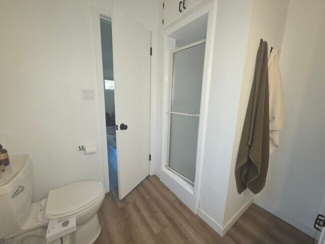 Building Photo - Mid-town Ventura 3 Bedroom 2 bath single level home