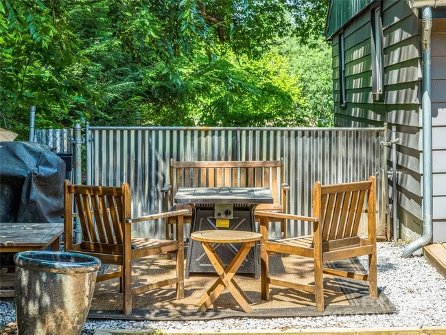 Building Photo - 44 Broadview Ave