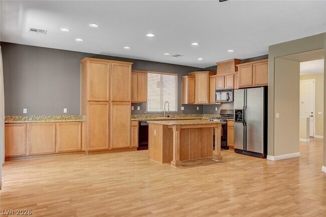 Building Photo - 1005 Roaring River Ave