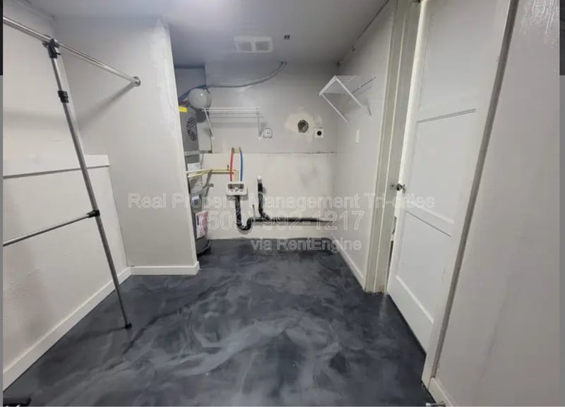 Building Photo - 402 Barth Ave