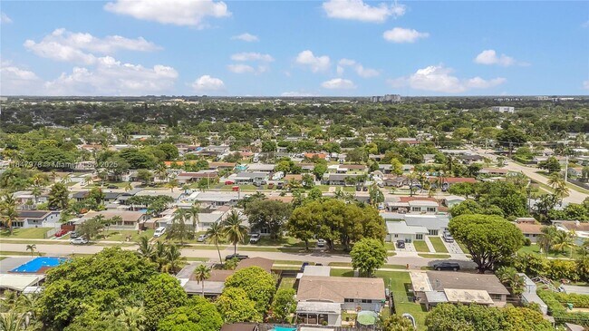 Building Photo - 9530 Jamaica Dr