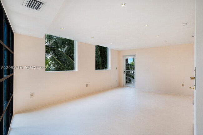 Building Photo - 1428 West Dr