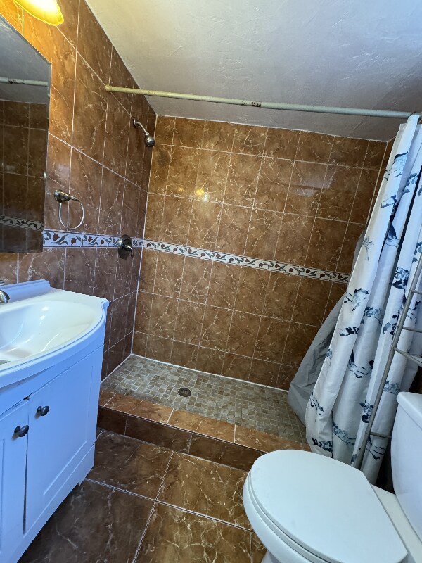 Building Photo - 117 E 18th St