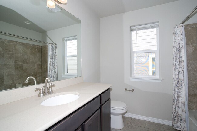 Building Photo - 5 Bed 3 Bath 3 Car Garage Rancher!!!