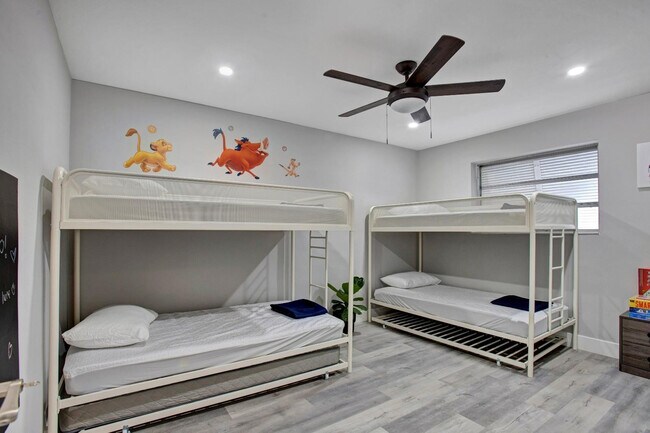 Building Photo - 2632 Madison St