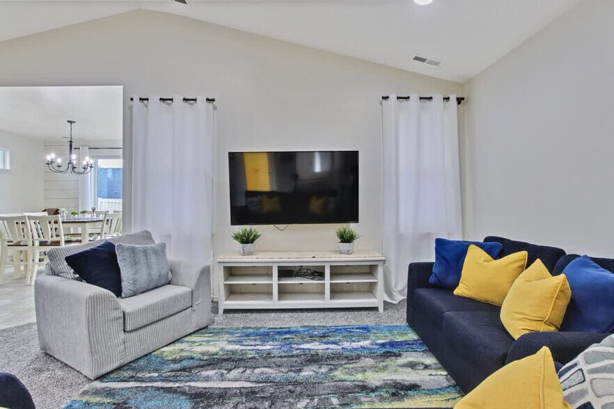 Building Photo - 2213 E Elm Grove Dr