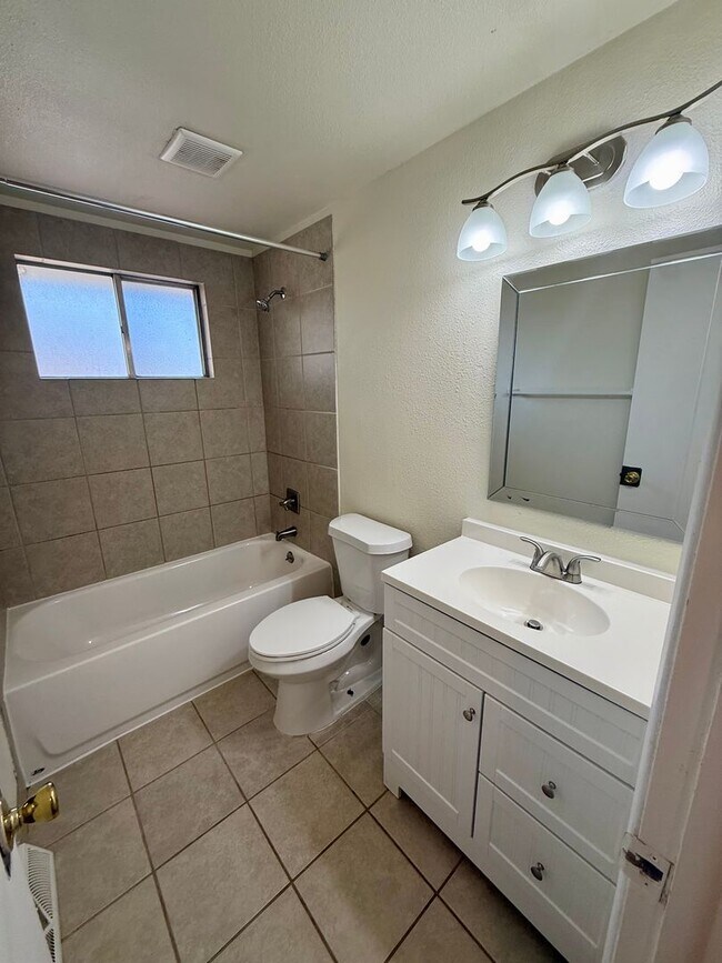 Building Photo - 1609-1611 Lashley Street