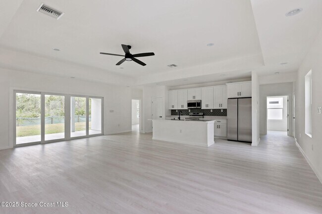 Building Photo - 746 Harriet Ave SW