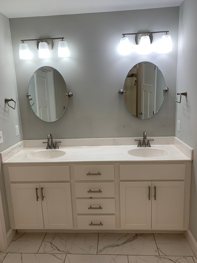 Building Photo - 207 Riverside View Dr