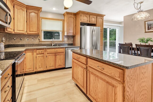 Building Photo - 15 Albert St