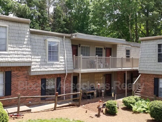 Building Photo - 3828 Country Club Rd