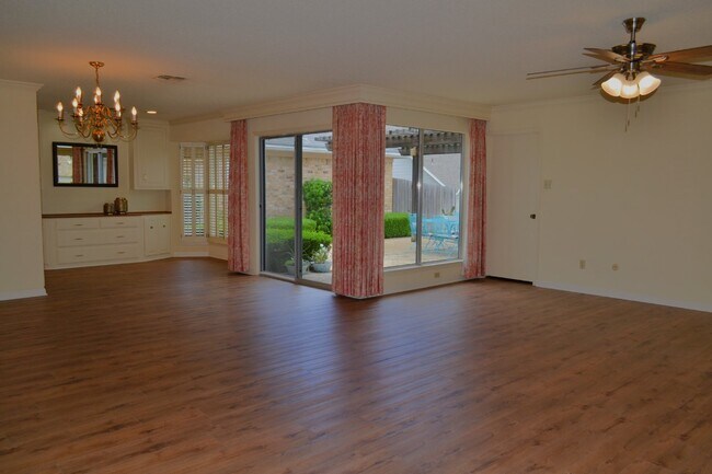 Building Photo - Charming 2 Bed, 2 Bath Home in Waco - Perf...