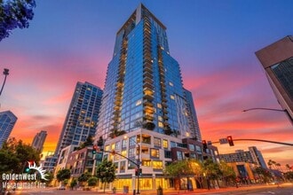 Building Photo - High-Rise Luxury 2Bdm 2Ba Condo in Downtown San Diego!