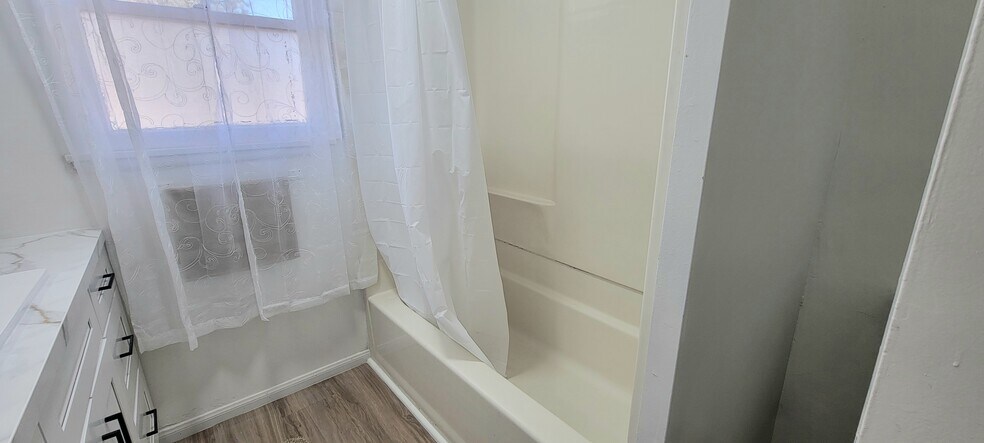 Building Photo - 16911 Glenetta Way