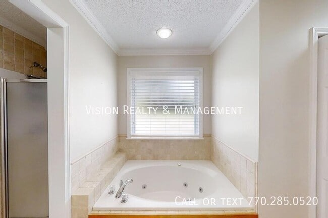 Building Photo - 28 Summerwind Dr