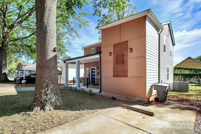 Building Photo - 2016 Brewton Dr