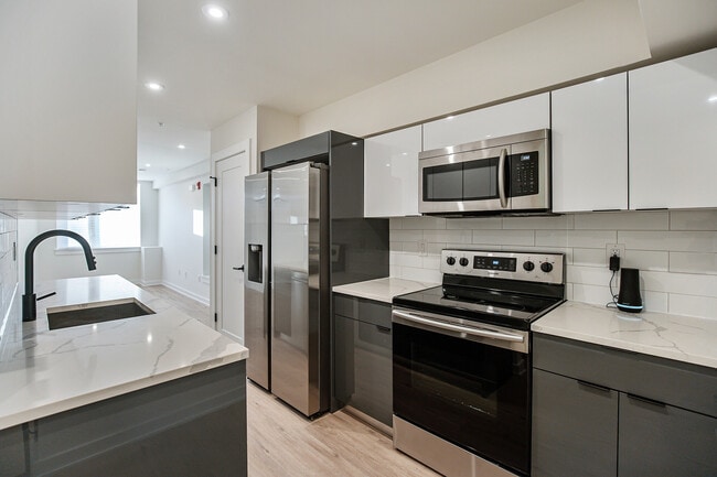 Building Photo - 933 N 29th St