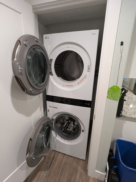 Building Photo - 613 E 8800 S