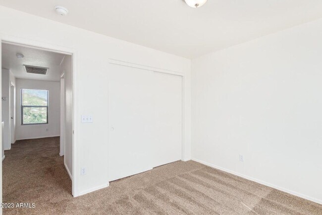 Building Photo - Spacious 3 bed, 2.5 bath in Maricopa