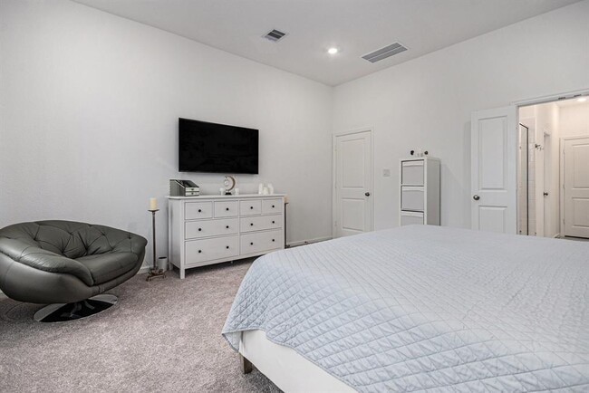 Building Photo - 705 Western Fern