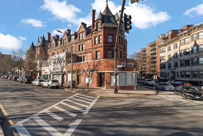 Building Photo - 1396 Beacon St