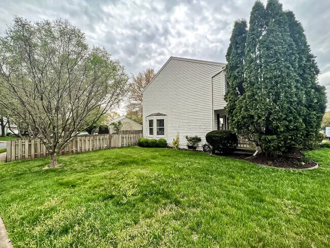 Building Photo - Beautiful and Spacious 4 Bedroom 2.5 Bathroom Home Sitting on Extensive Lot In Desired Xanadu Est...