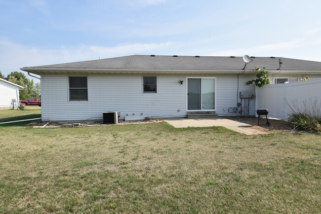 Building Photo - Cute Duplex Home in Stevensville!