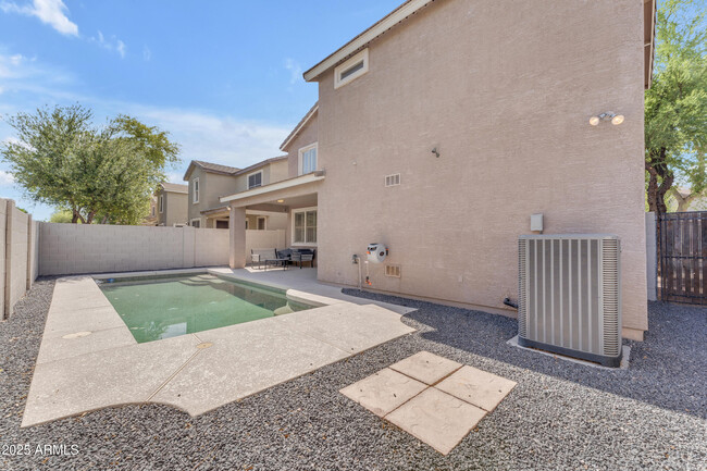 Building Photo - 2318 E Sunland Ave