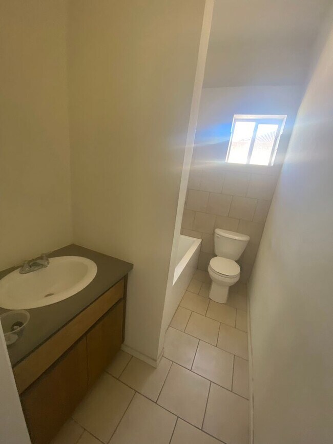 Building Photo - 429 Florinda St