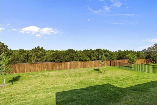 Building Photo - 820 Palamos Dr