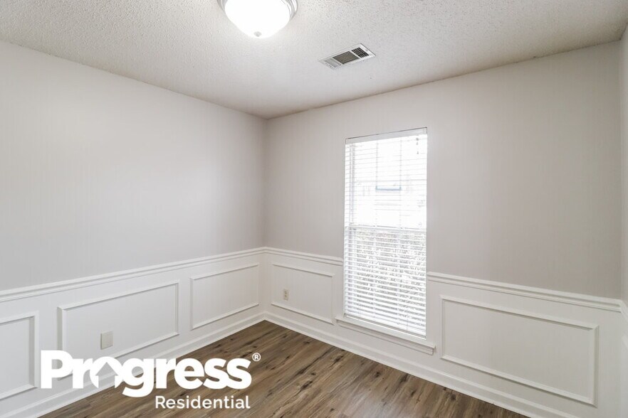 Building Photo - 9309 Garden Woods Cove