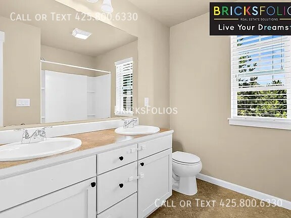 Building Photo - 814 Mount Baker Pl NE