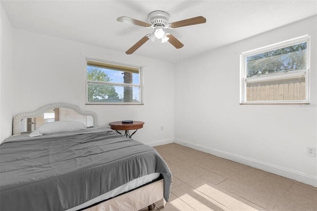 Building Photo - 5330 Poinsettia Dr